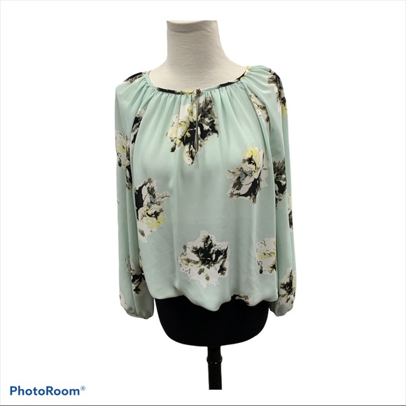 Vince Camuto Tops - Women’s Vince Camuto Blouse. Ashy mint green. Med